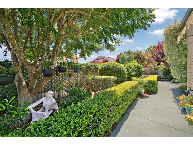 8 Correa Court, Voyager Point NSW 2172