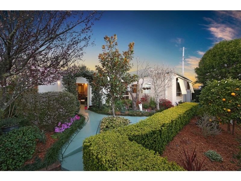 8 Correa Court, Voyager Point NSW 2172