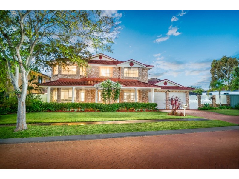 15 Woodlake Court, Wattle Grove NSW 2173