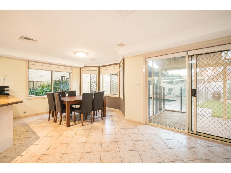 15 Woodlake Court, Wattle Grove NSW 2173