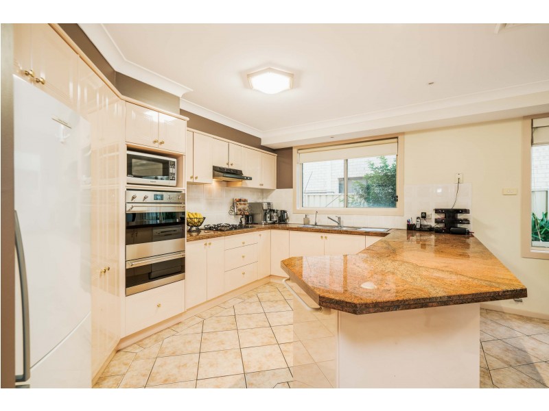 15 Woodlake Court, Wattle Grove NSW 2173