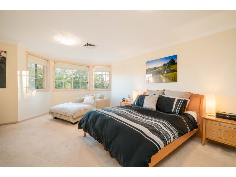 15 Woodlake Court, Wattle Grove NSW 2173