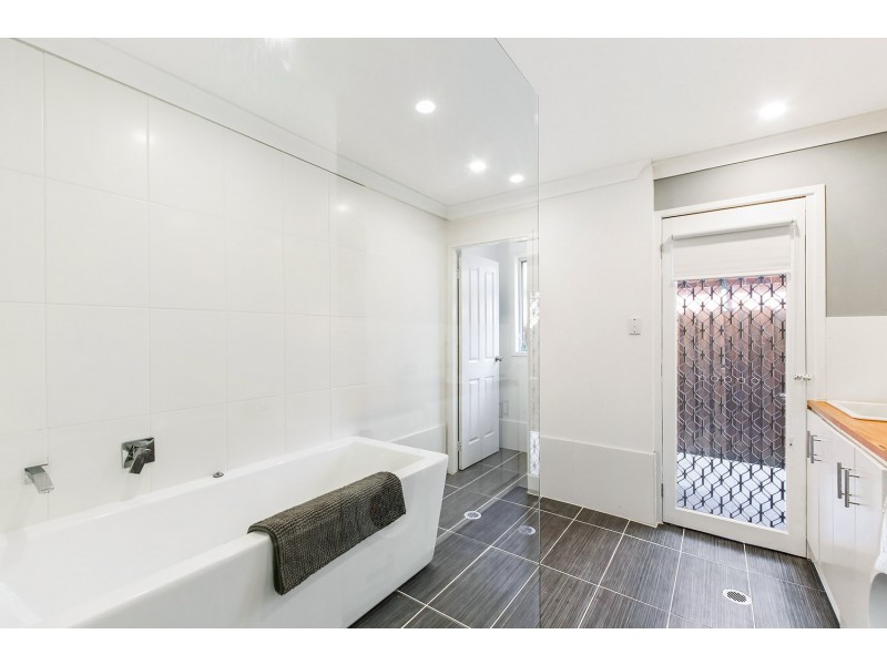 12 Esher Mews, Wattle Grove NSW 2173