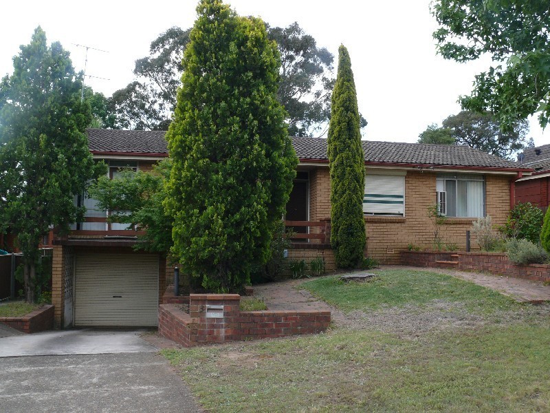 3 Gal Crescent, Moorebank NSW 2170