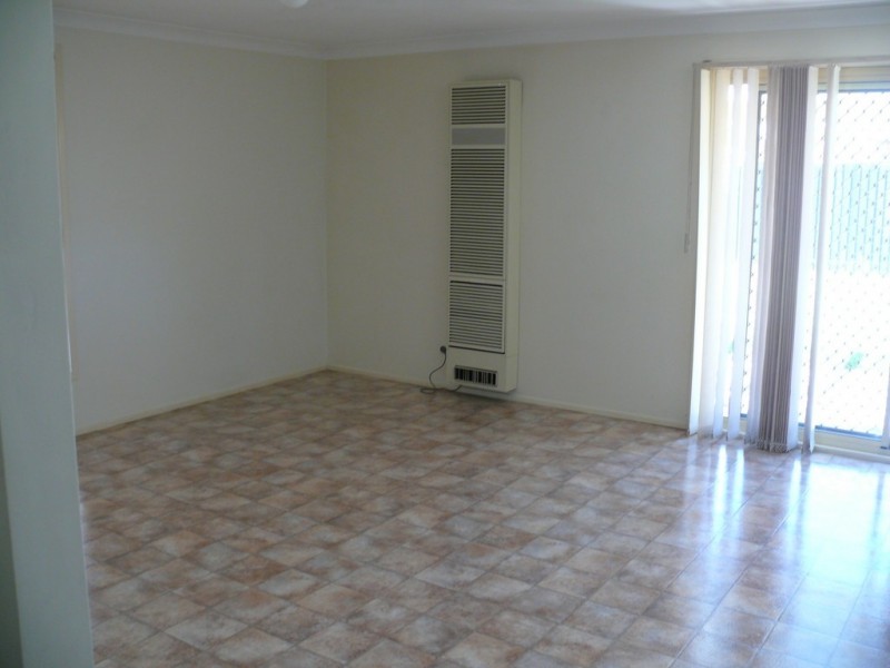 39 Collie Court, Wattle Grove NSW 2173