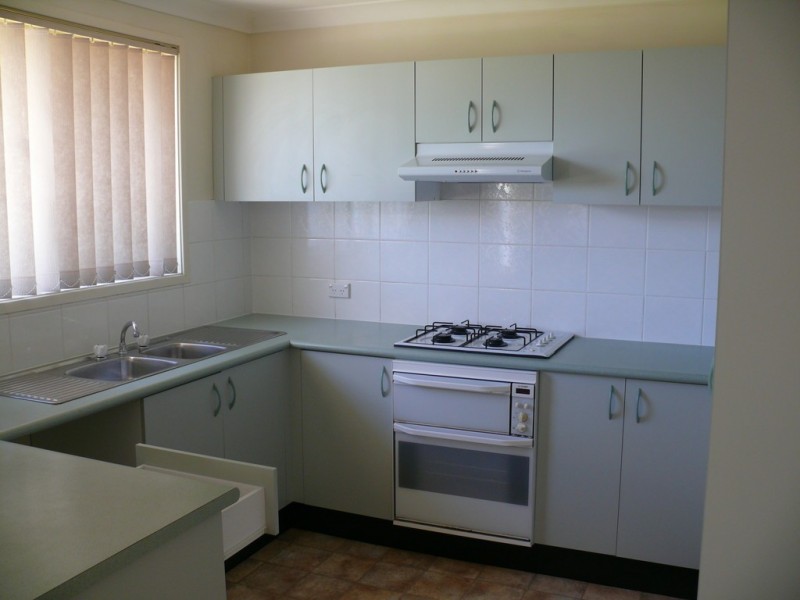 39 Collie Court, Wattle Grove NSW 2173