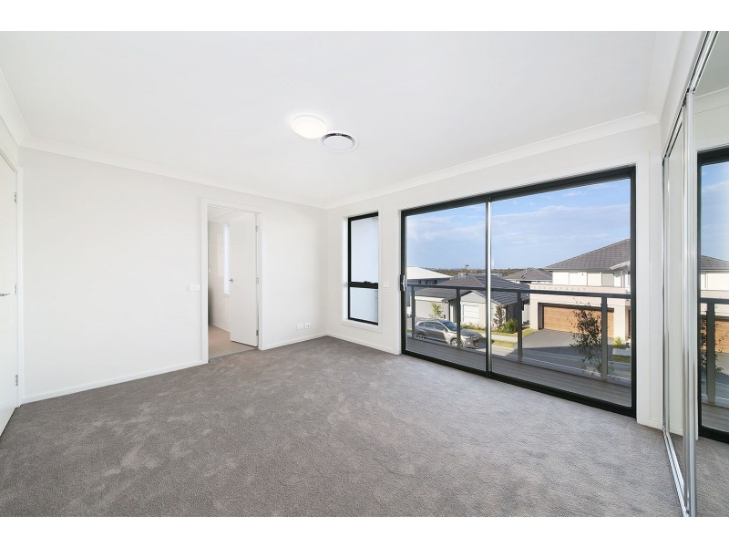 8 Boyce Avenue, Moorebank NSW 2170