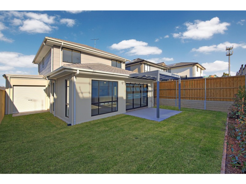 8 Boyce Avenue, Moorebank NSW 2170