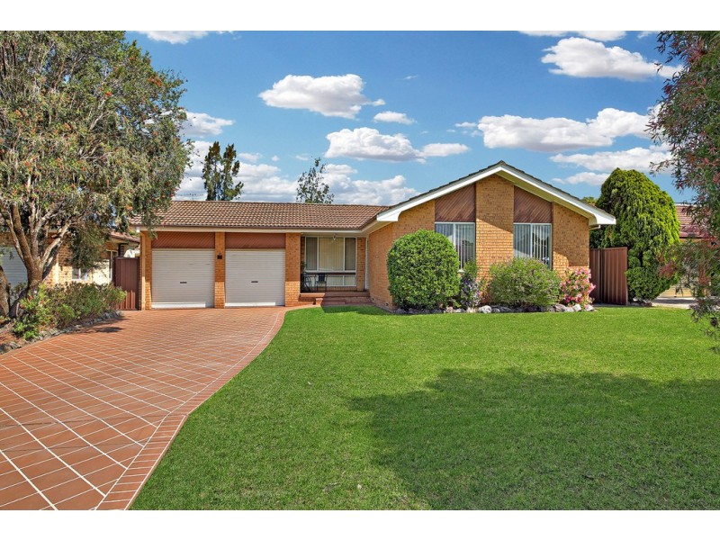 32 Aylesbury Crescent, Chipping Norton NSW 2170