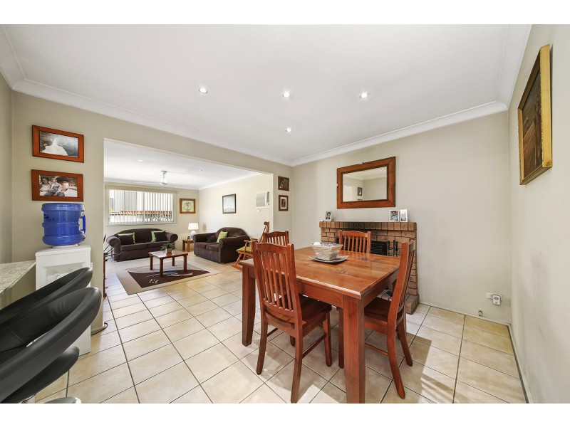 32 Aylesbury Crescent, Chipping Norton NSW 2170