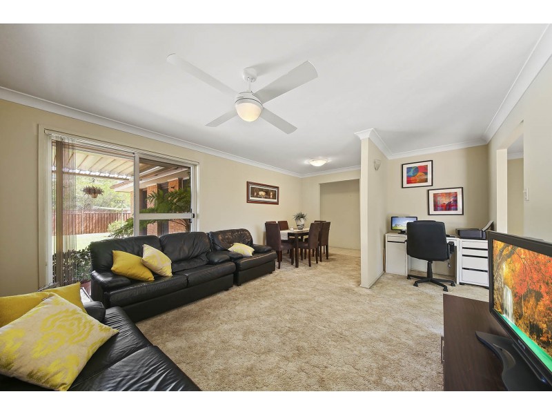 32 Aylesbury Crescent, Chipping Norton NSW 2170