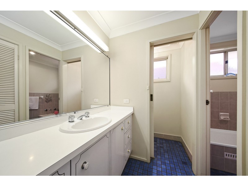 32 Aylesbury Crescent, Chipping Norton NSW 2170