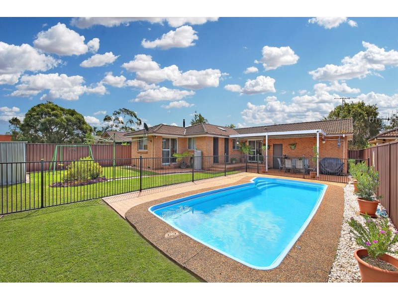 32 Aylesbury Crescent, Chipping Norton NSW 2170