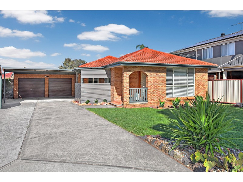 10 Isa Close, Bossley Park NSW 2176