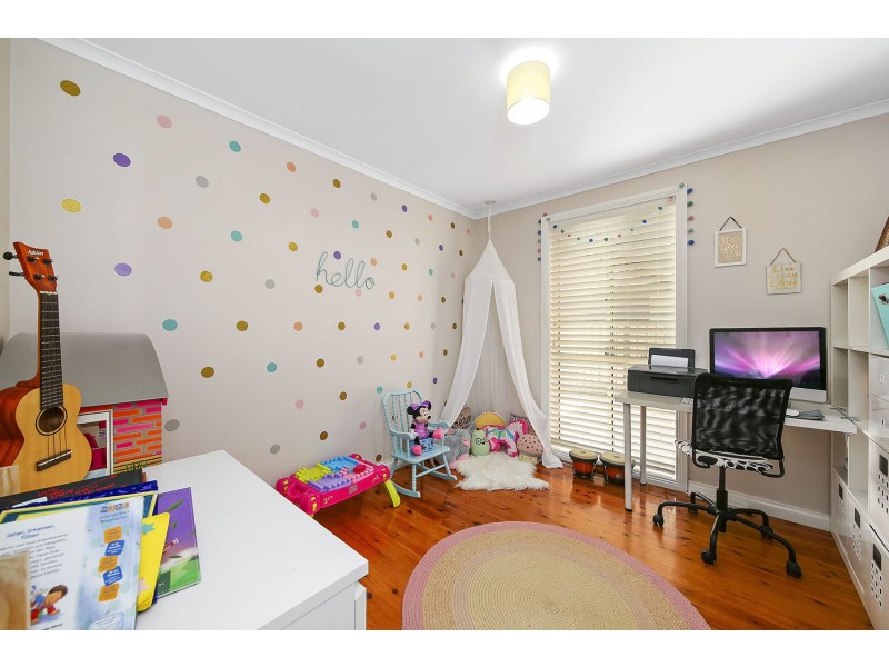 10 Isa Close, Bossley Park NSW 2176