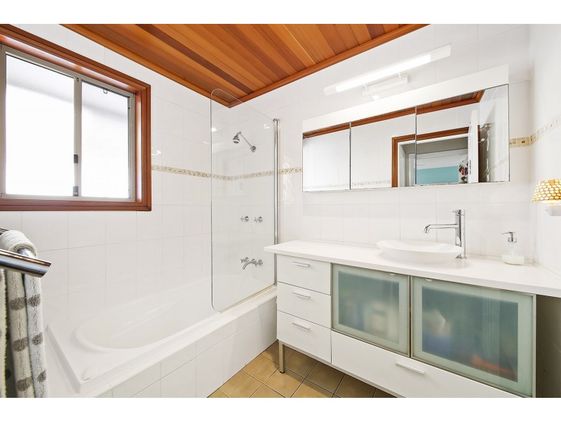 10 Isa Close, Bossley Park NSW 2176