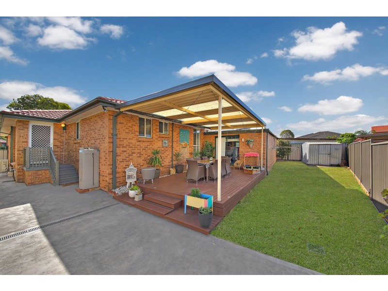 10 Isa Close, Bossley Park NSW 2176