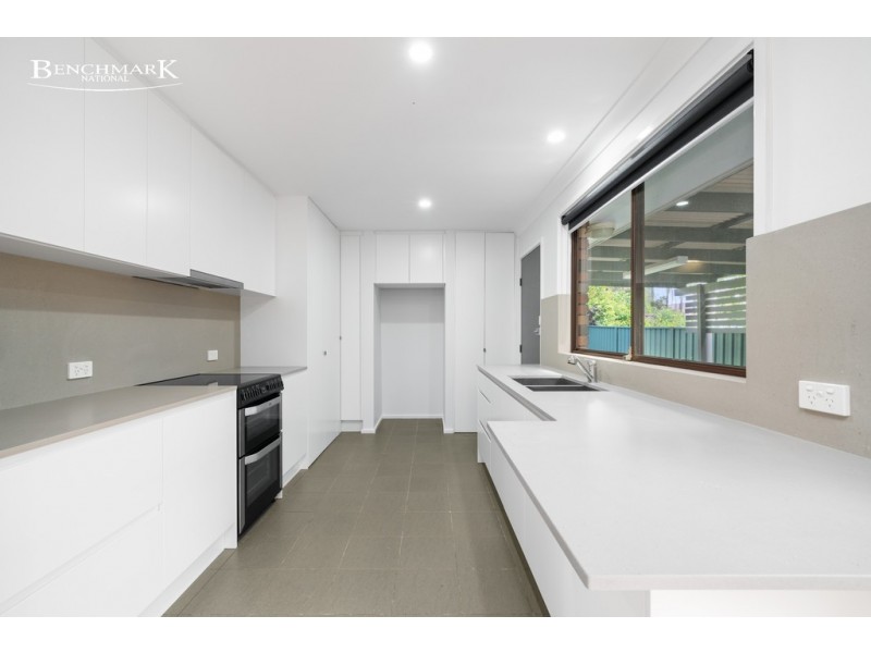 32 Grevillea Crescent, Prestons NSW 2170