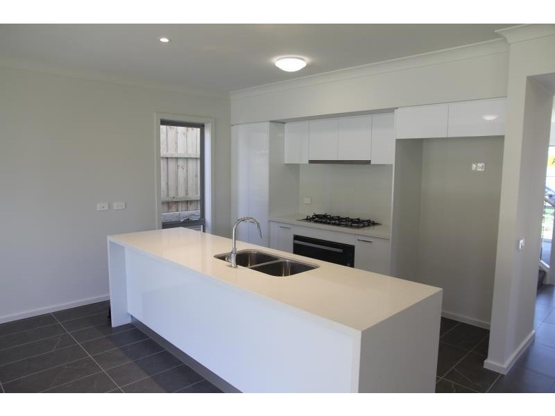 6 Hennessy Avenue, Moorebank NSW 2170