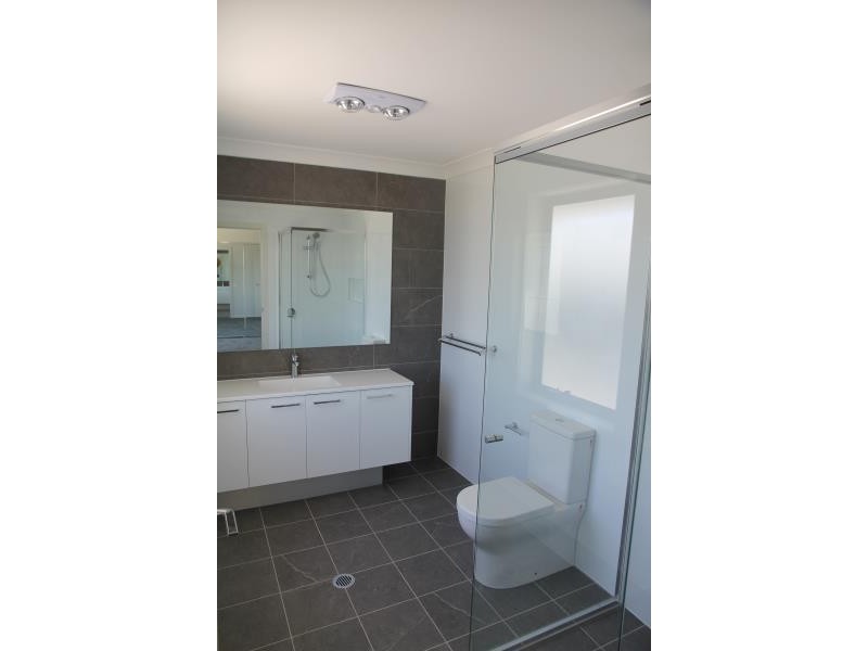 6 Hennessy Avenue, Moorebank NSW 2170