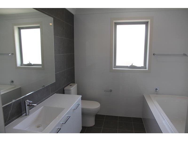 6 Hennessy Avenue, Moorebank NSW 2170