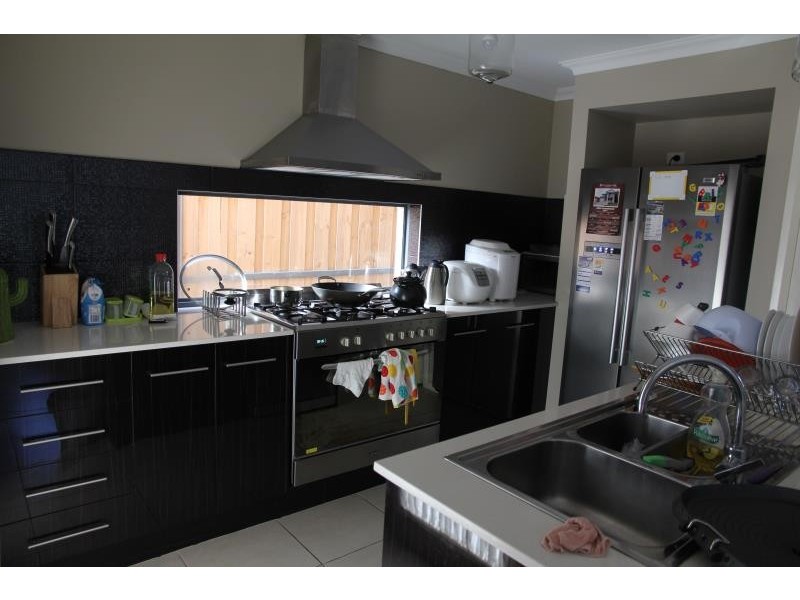 15 VOGUE AVE, Moorebank NSW 2170
