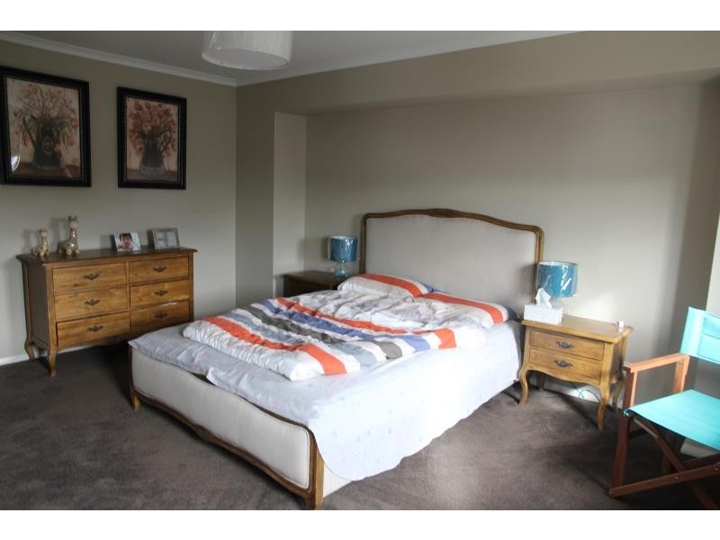 15 VOGUE AVE, Moorebank NSW 2170