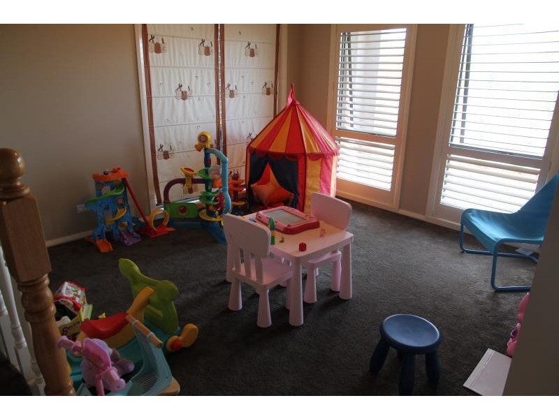 15 VOGUE AVE, Moorebank NSW 2170