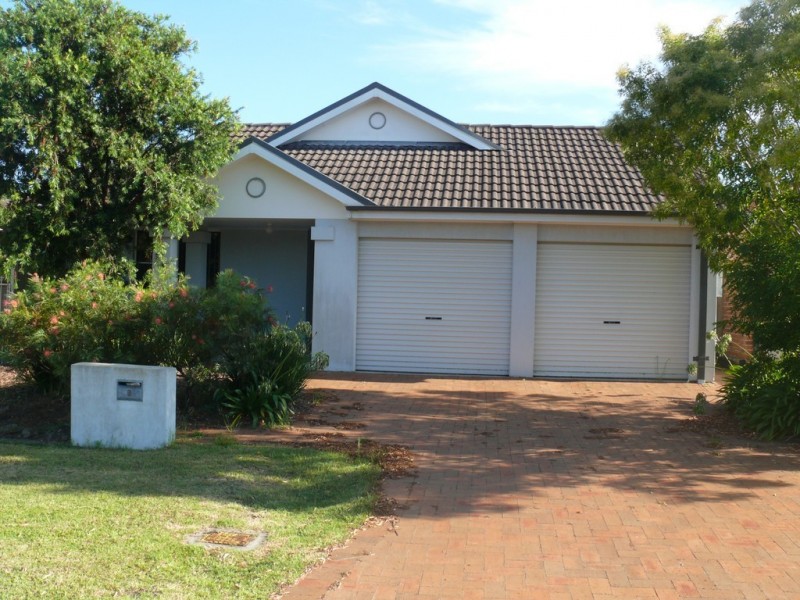 9 Brownlow Court, Wattle Grove NSW 2173