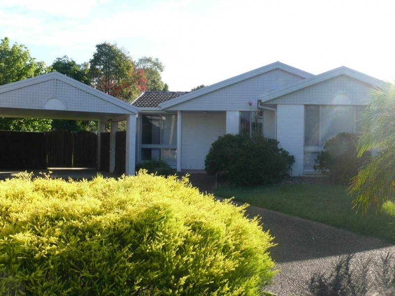 8 Casuarina Court, Wattle Grove NSW 2173