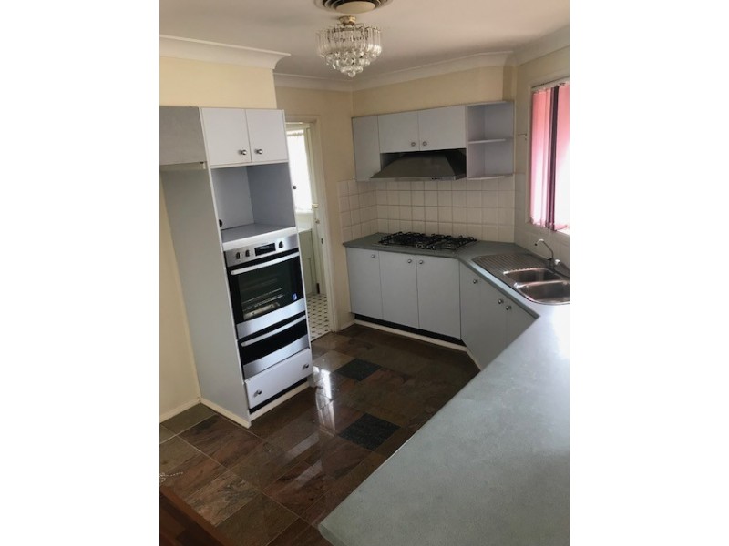 35 Tusculum Court, Wattle Grove NSW 2173