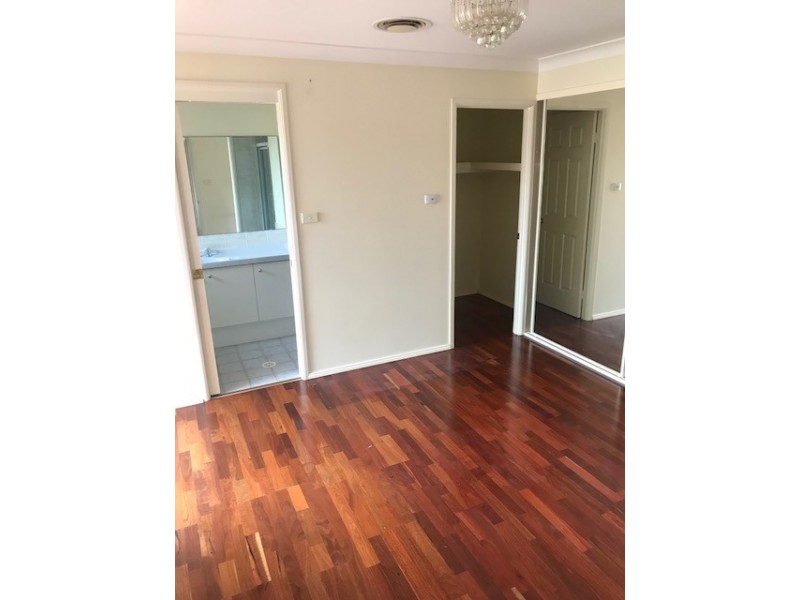 35 Tusculum Court, Wattle Grove NSW 2173