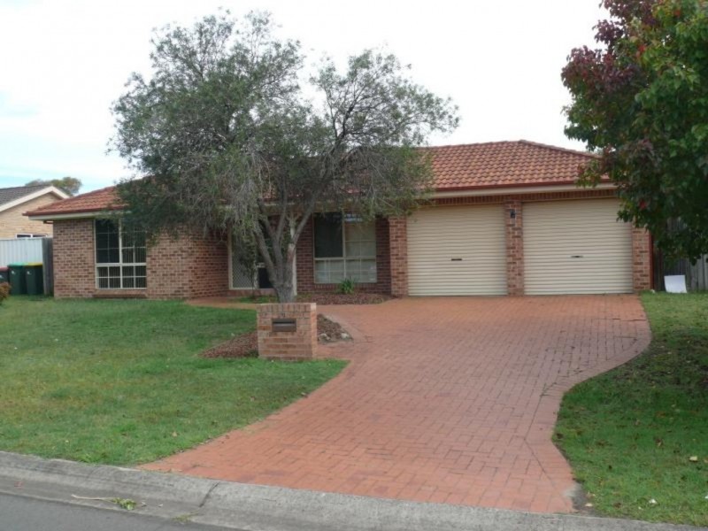 9 Oatlands Court, Wattle Grove NSW 2173