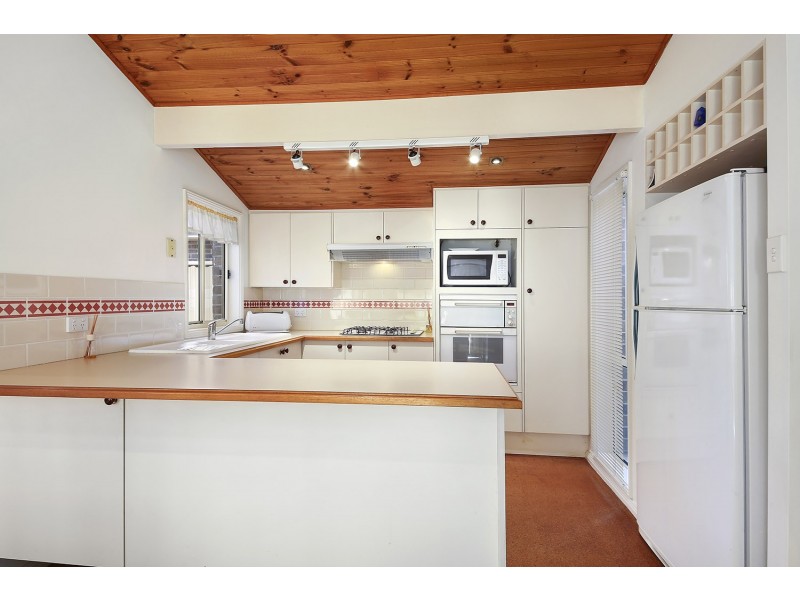 4 Somerset Court, Wattle Grove NSW 2173