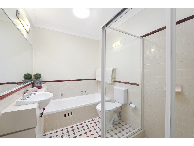4 Somerset Court, Wattle Grove NSW 2173