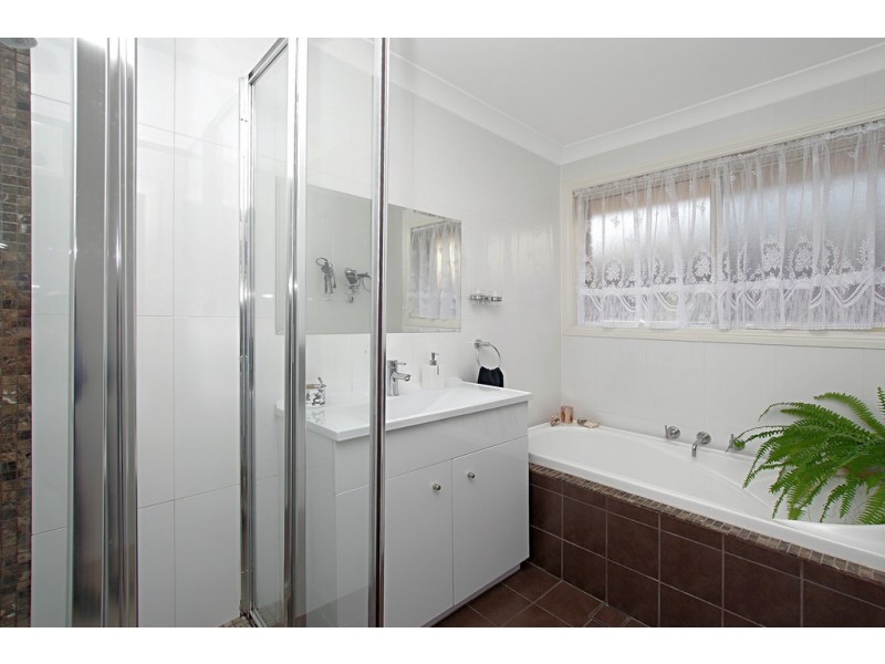15 Orara Court, Wattle Grove NSW 2173