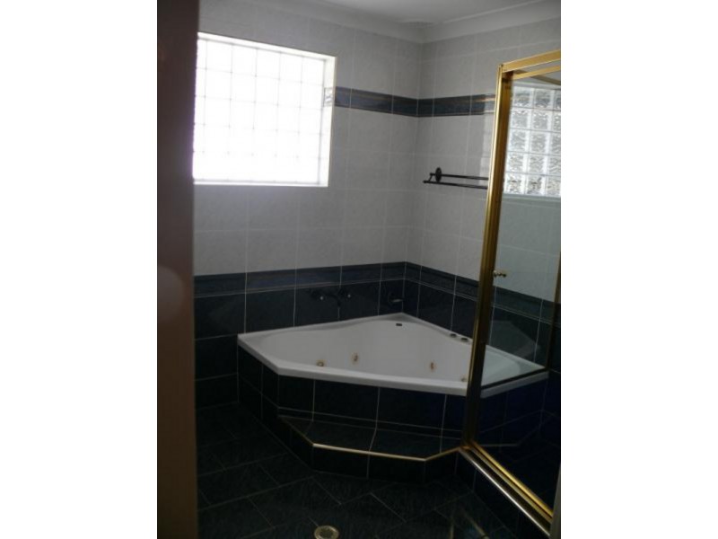 4 Freda Place, Moorebank NSW 2170