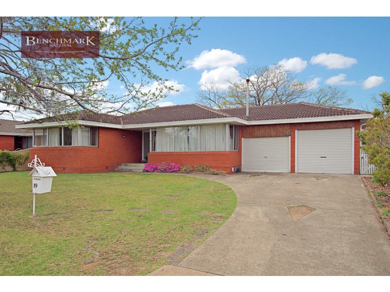 19 Hillcrest Avenue, Moorebank NSW 2170