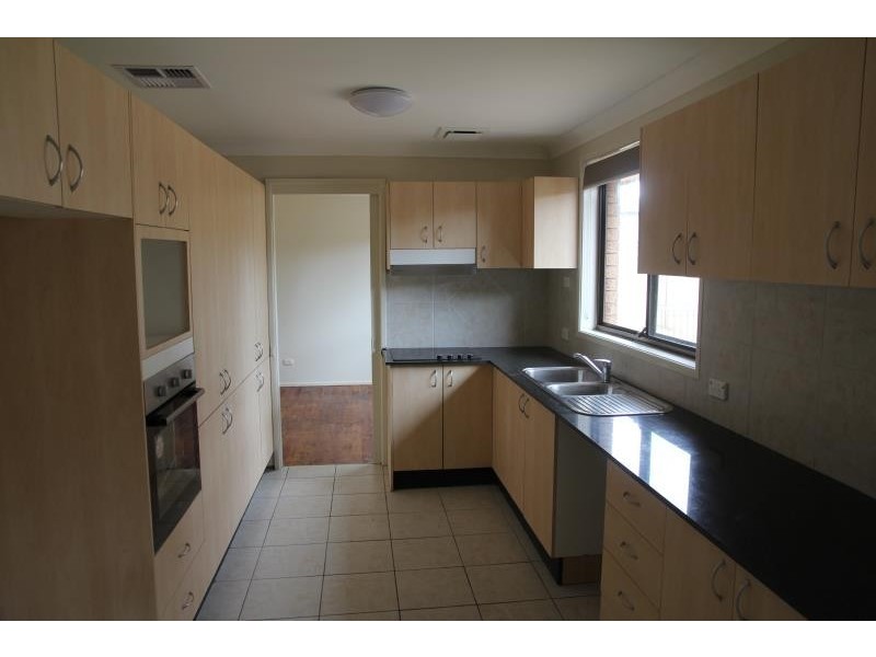 1 Abingdon Street, Chipping Norton NSW 2170