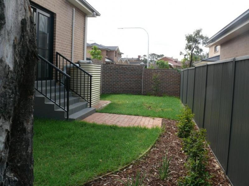 10/1 Ikara Crescent, Moorebank NSW 2170