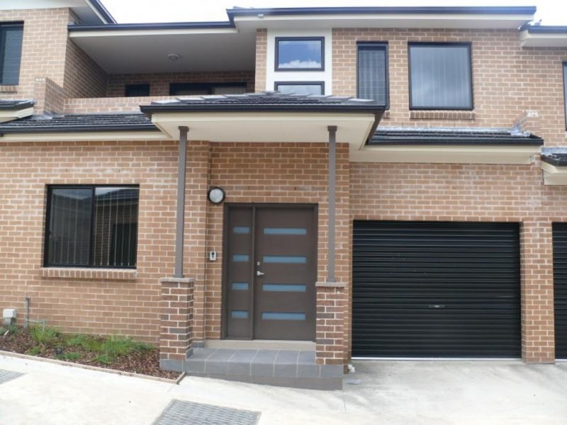 4/1 Ikara Crescent, Moorebank NSW 2170