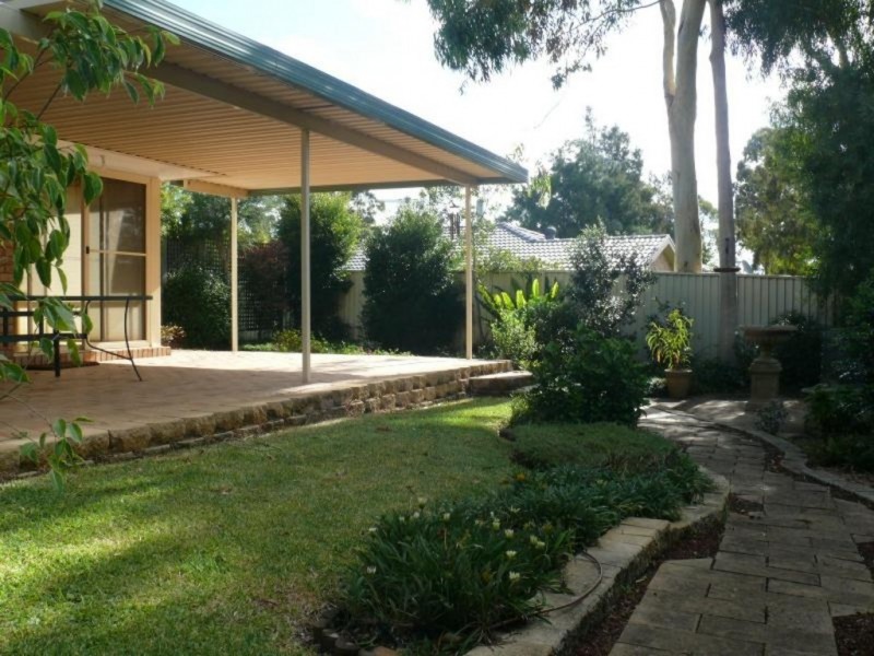9 Evandale Court, Wattle Grove NSW 2173