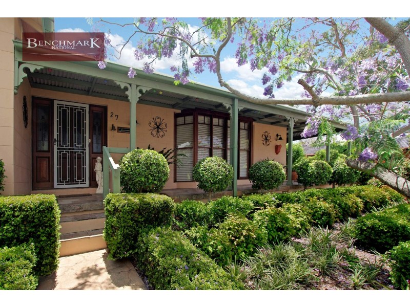 27 Delfin Drive, Wattle Grove NSW 2173
