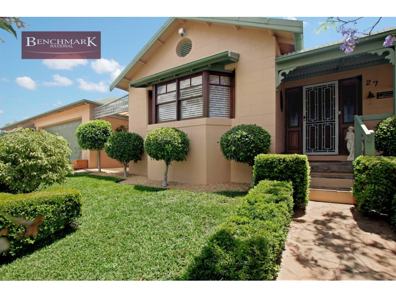 27 Delfin Drive, Wattle Grove NSW 2173