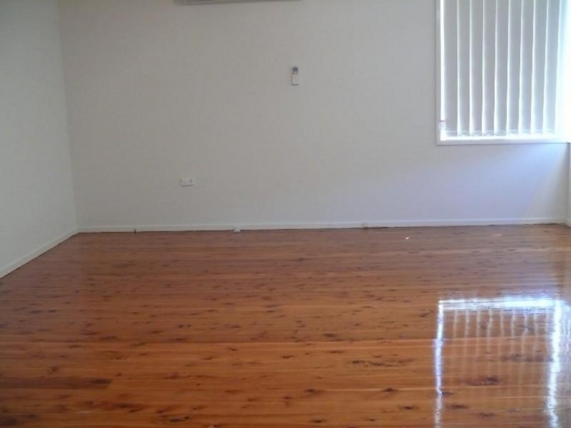 7 Evans Avenue, Moorebank NSW 2170