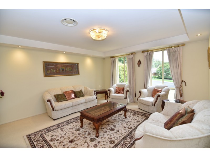 16 Mirbelia Court, Voyager Point NSW 2172