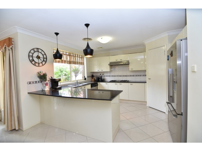 16 Mirbelia Court, Voyager Point NSW 2172