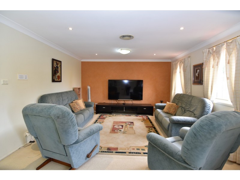 16 Mirbelia Court, Voyager Point NSW 2172