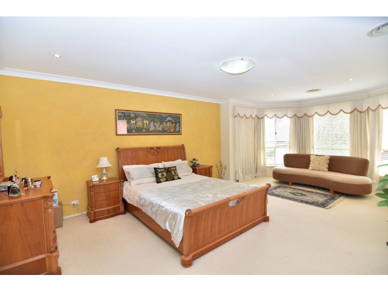 16 Mirbelia Court, Voyager Point NSW 2172