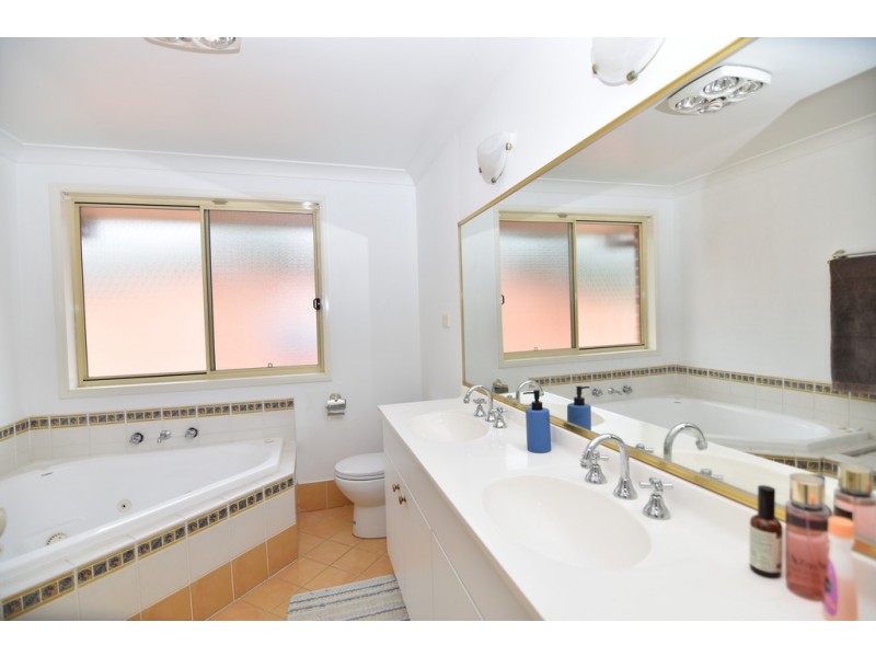 16 Mirbelia Court, Voyager Point NSW 2172